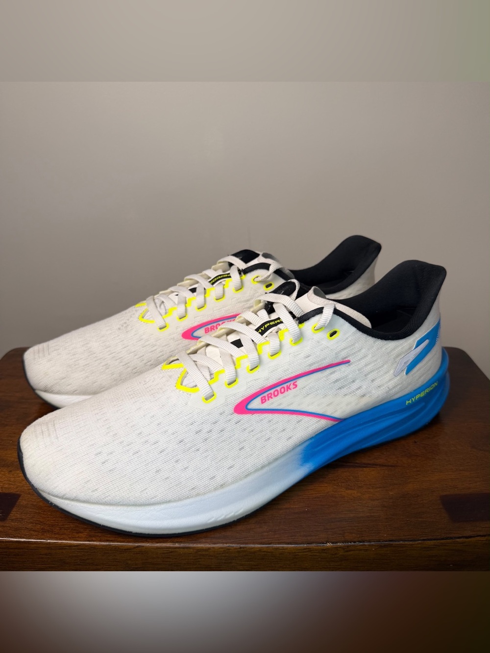 Brooks Hyperion Men’s Running Shoes Size 11.5 D White Blue Pink 1104071D120
